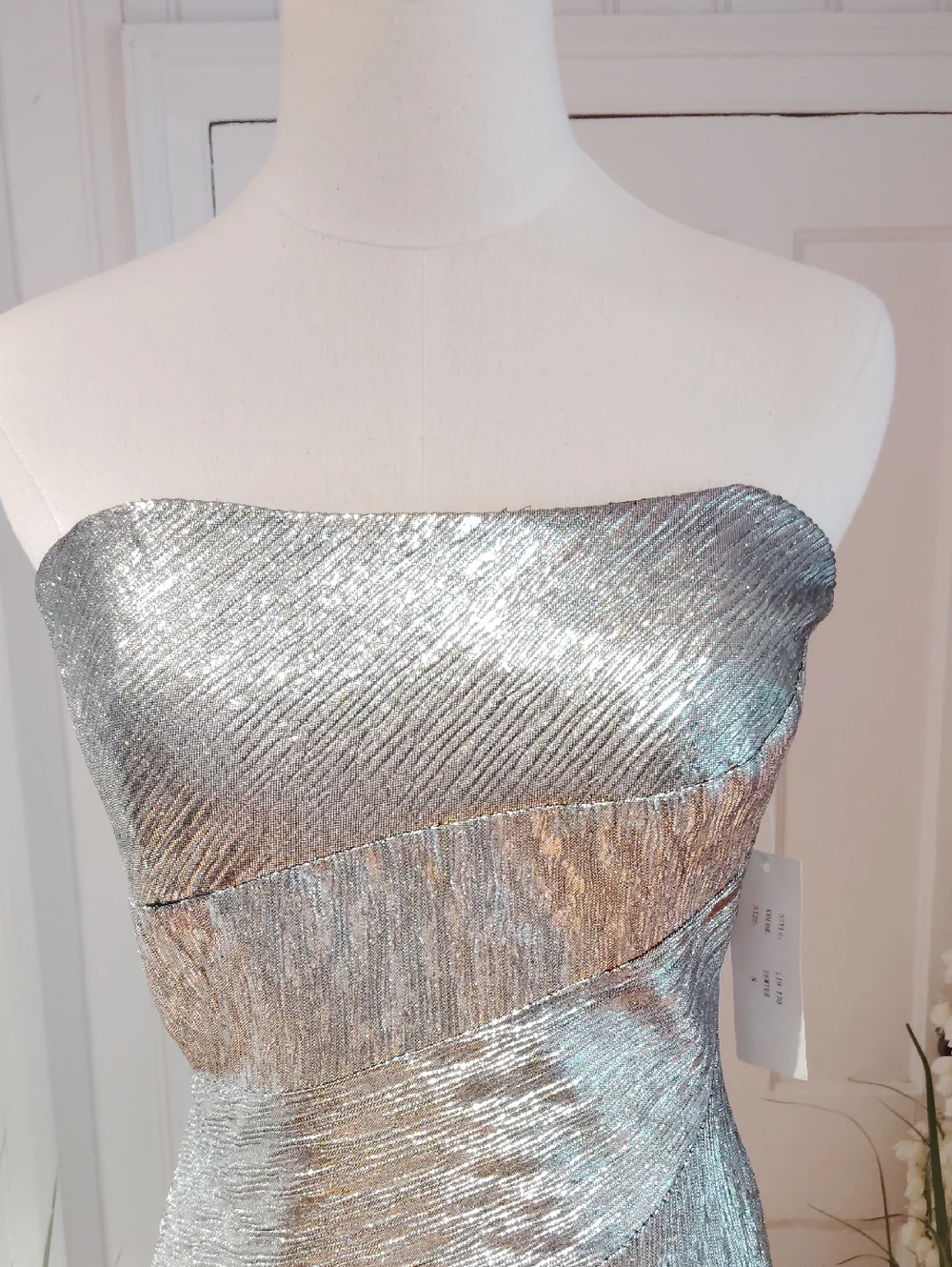 Rene Ruiz Metallic Strapless Gown - Picture 4 of 14